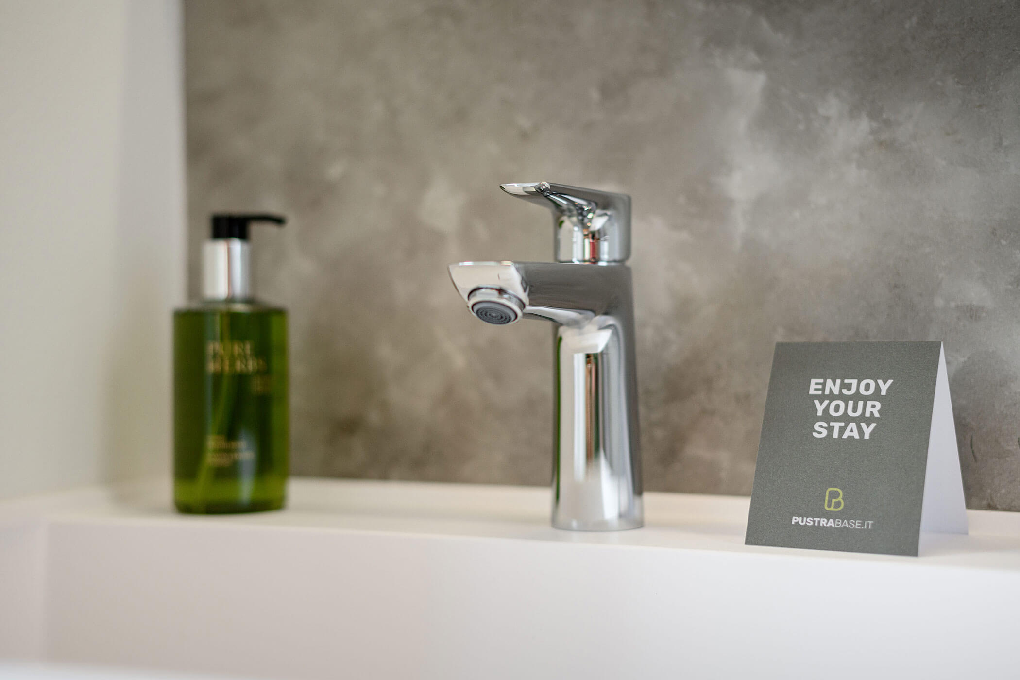 Washbasin in the bathroom in Villa Fauster Apartment Emma