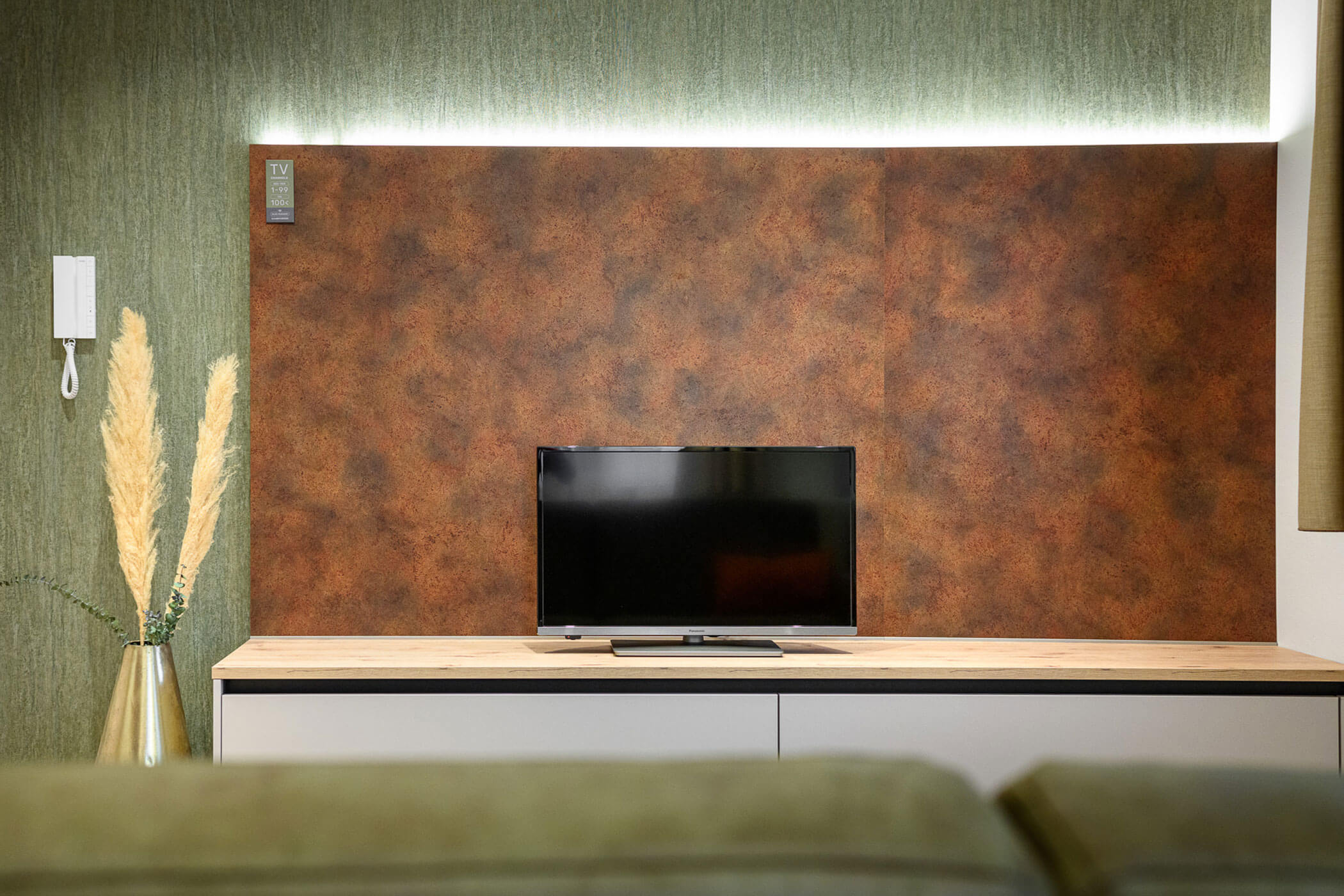 View of the TV and the decorations