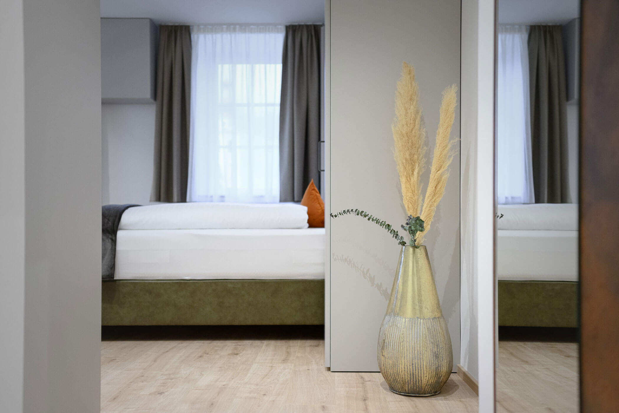 View of the bedroom and a large decorative vase in Apartment Sophie